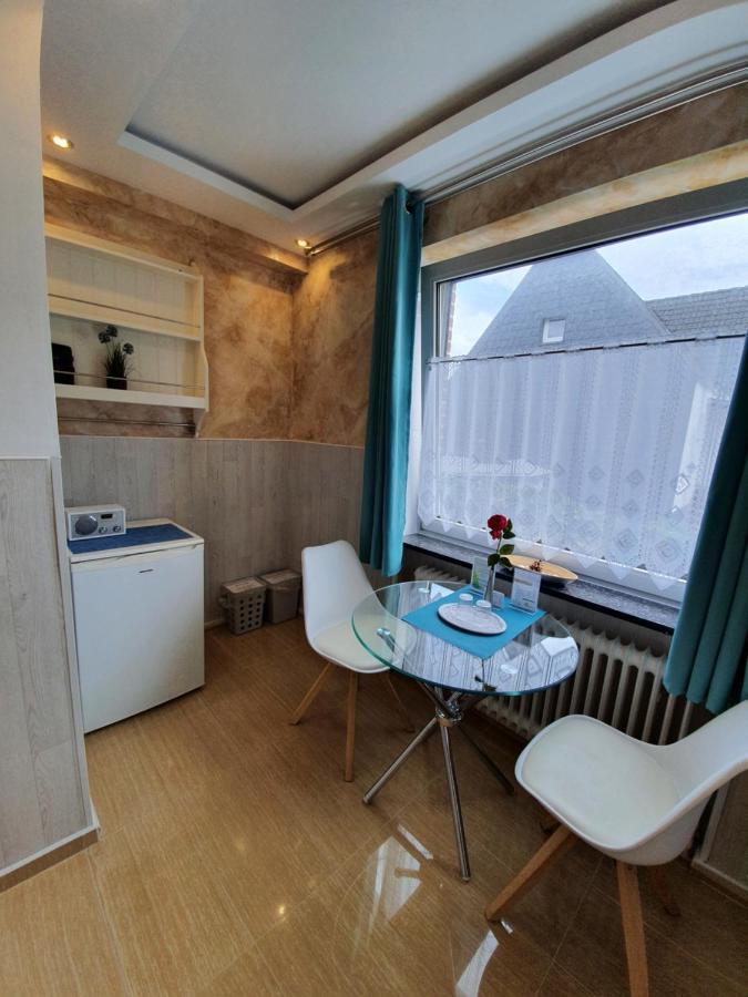 Hotel Kenny & Henry Куксхавен Екстериор снимка