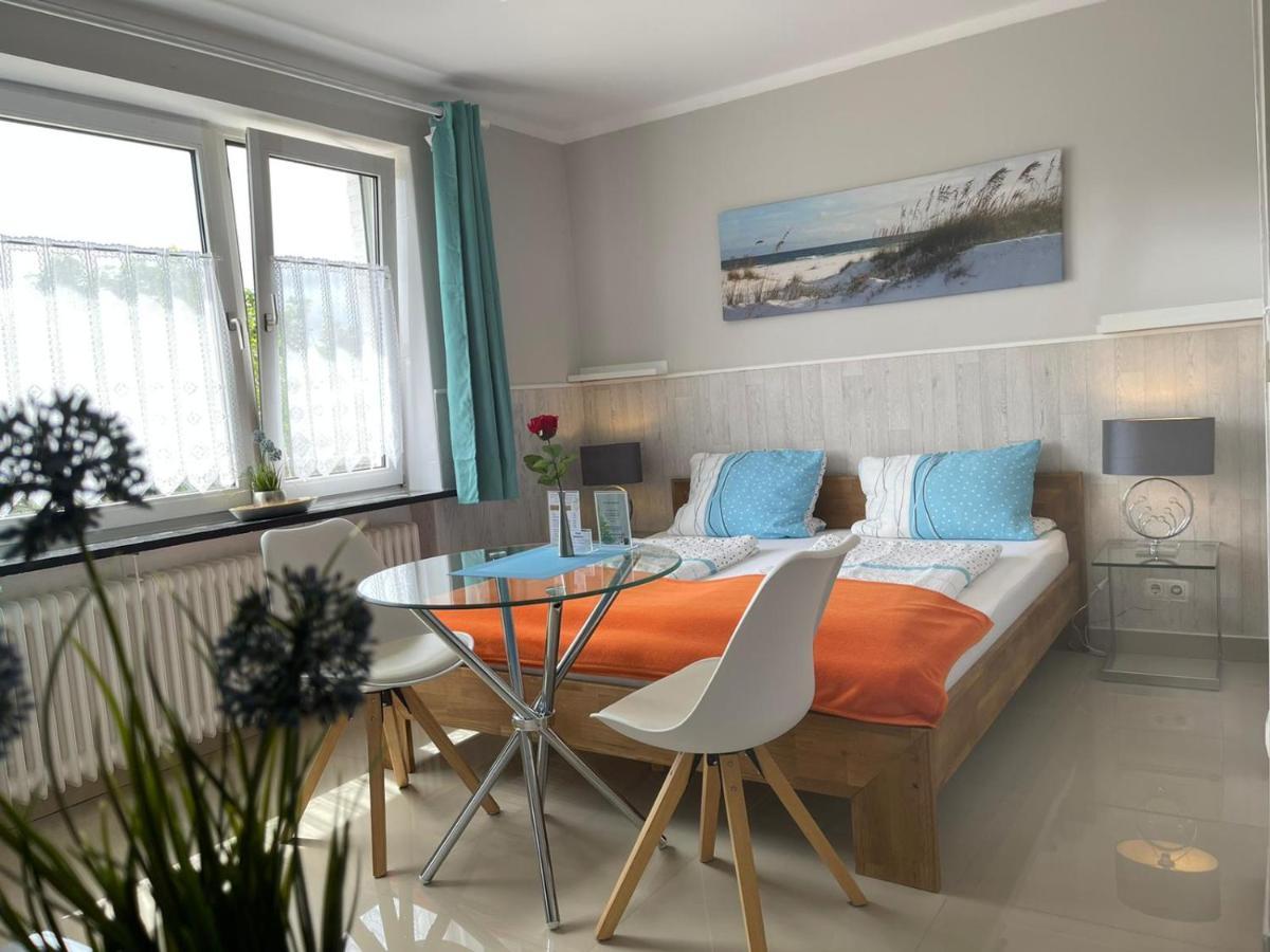 Hotel Kenny & Henry Куксхавен Екстериор снимка