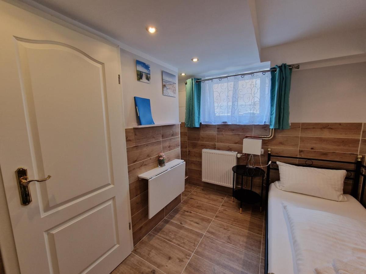 Hotel Kenny & Henry Куксхавен Екстериор снимка