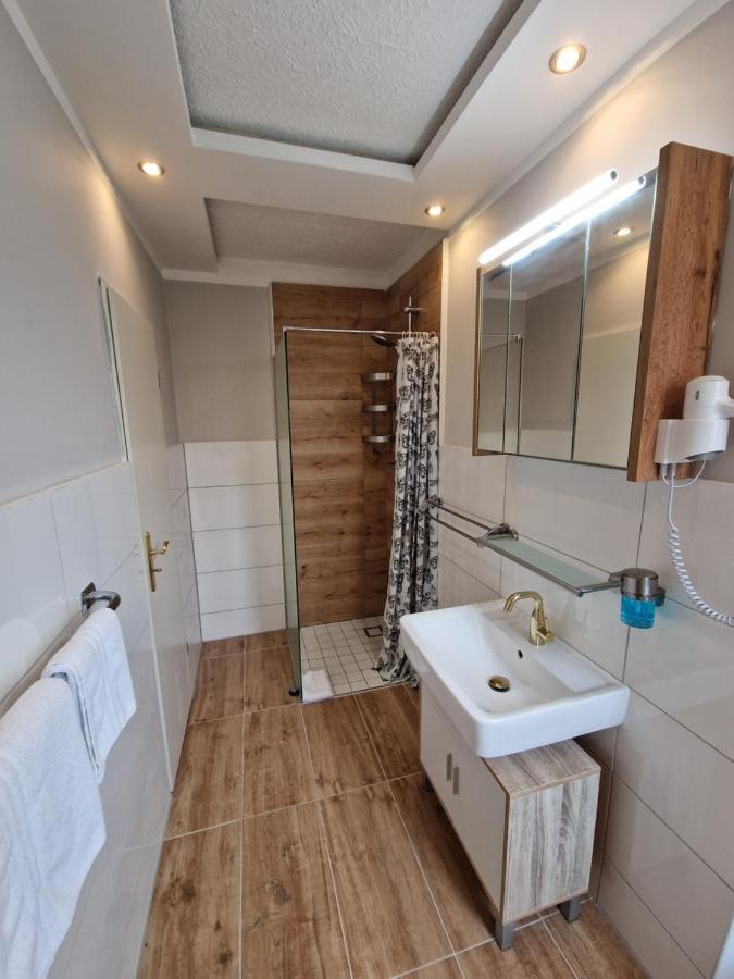 Hotel Kenny & Henry Куксхавен Екстериор снимка