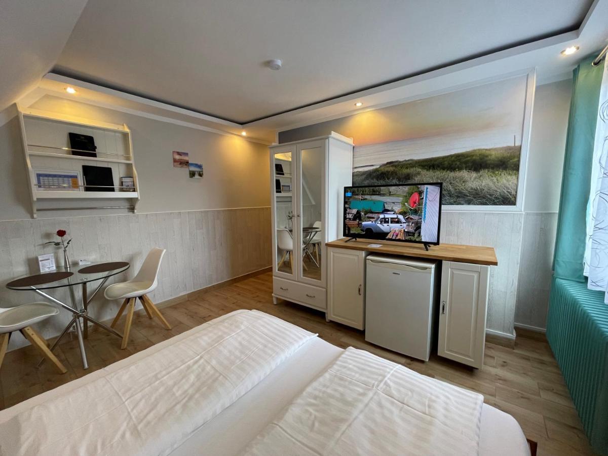Hotel Kenny & Henry Куксхавен Екстериор снимка