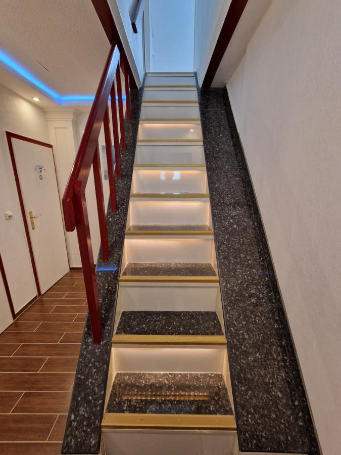 Hotel Kenny & Henry Куксхавен Екстериор снимка