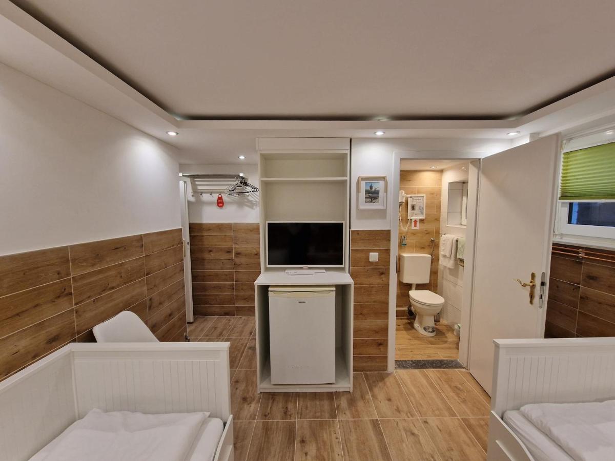 Hotel Kenny & Henry Куксхавен Екстериор снимка